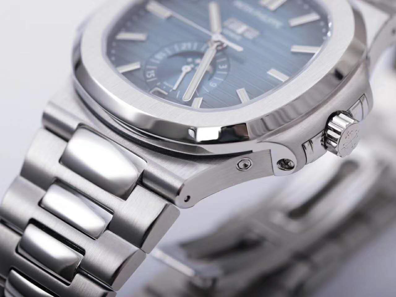 Nautilus 5726/1A-014 Blue Dial in Steel